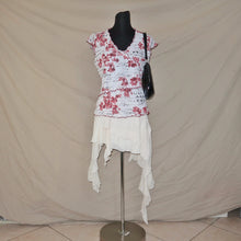 Load image into Gallery viewer, White floral ruffled top (S)
