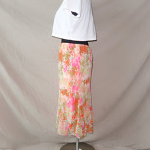 Load image into Gallery viewer, Karin floral midi skirt (M)
