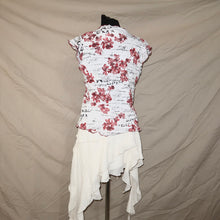 Load image into Gallery viewer, White floral ruffled top (S)
