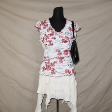 Load image into Gallery viewer, White floral ruffled top (S)
