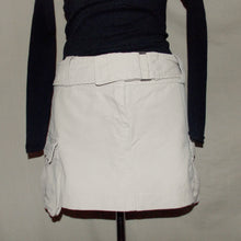 Load image into Gallery viewer, Beige cargo mini skirt (W28)
