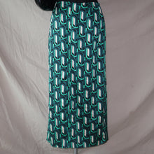 Load image into Gallery viewer, Green patterned long skirt (S)
